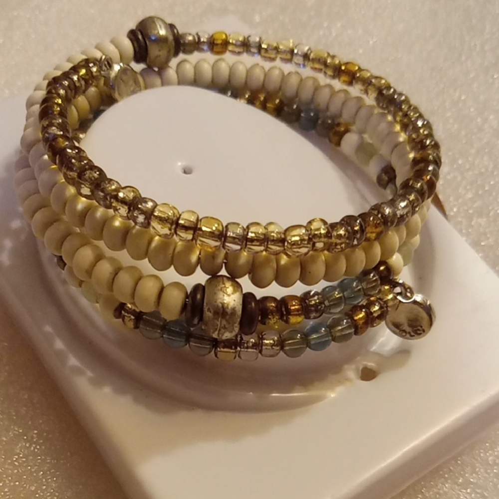Elegant Beaded Bracelet with Silver Accents